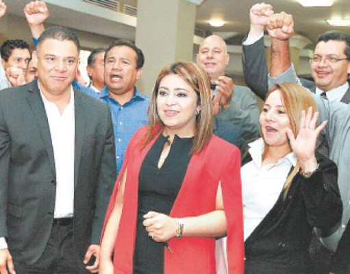 Quince fotos y 15 datos de Marlene Alvarenga, la única mujer que busca la presidencia