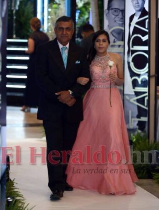 FOTOS:Las seniors más bellas en la inolvidable Prom 2019 de la Macris School