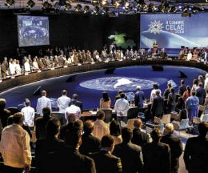 General view as Cuban President Raul Castro gives a speech during the opening ceremony of the Second Summit of the Community of Latin American and Caribbean States (CELAC), on January 28, 2014 in Havana. Cuban President Raul Castro Tuesday railed against US spying as he opened a summit of Latin American and Caribbean leaders, a group set up by Venezuela's late anti-Western leader Hugo Chavez to counter US influence. At left Cuban first vice presindet Miguel Diaz Canel, at right Foreign Minister Bruno Rodriguez. AFP PHOTO/POOL-ADALBERTO ROQUE