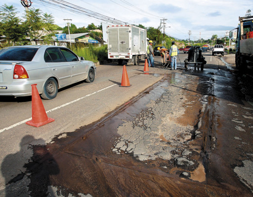 Continúan los trabajos de bacheo en el anillo