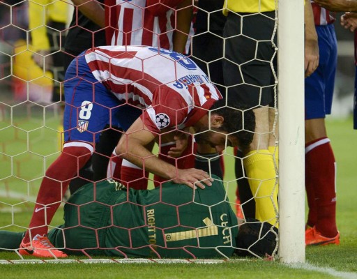 VIDEO: La lesión de Petr Cech