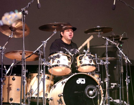 Rabanes inyectó música y baile al público capitalino que lo ovacionó durante su concierto