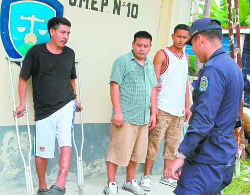 Caen presuntos pandilleros en allanamientos