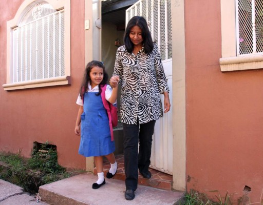 Aprenda a afrontar el primer día de clases de su hijo