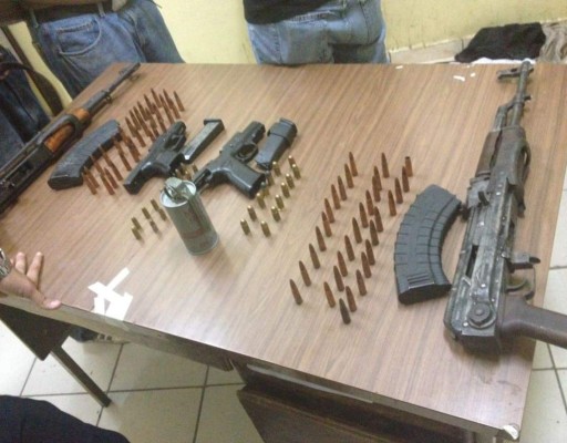 Acusan a pandilleros por posesión de armas de guerra