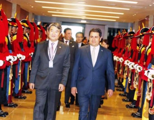Presidente de Honduras inicia gira por Asia
