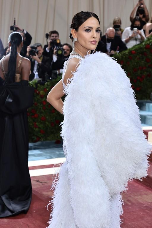 Eiza González se robó las miradas de la Met Gala 2022