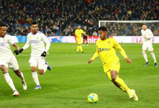 Jugó en el Barcelona, goleó al Real Madrid y ahora es héroe del Cádiz, las hazañas de “Choco” Lozano en España