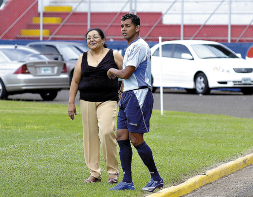 'A mí me parece que Amado se va”, dice madre de Guevara