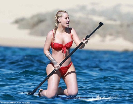 Captan a Iggy Azalea mostrando su celulitis ¡sin ninguna pena!