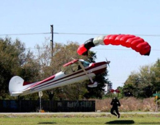 Paracaidista es embestido por avioneta