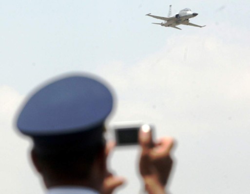 Honduras: EE UU bloquea reparación de aviones F-5