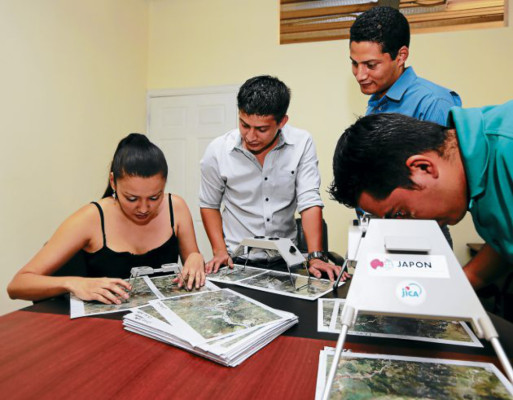 Jóvenes preparan nuevo mapa de deslizamientos en Tegucigalpa