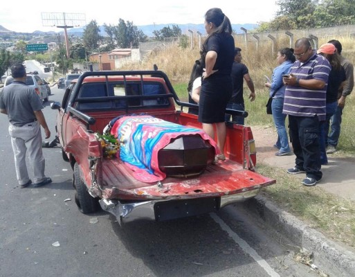 Conductor ebrio impacta carro que llevaba ataúd hacia el cementerio
