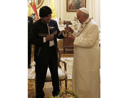 El curioso regalo de Evo Morales al papa Francisco