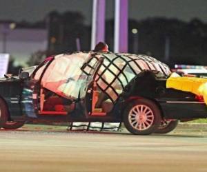 El suceso comenzó al caer la tarde, cuando dos sospechosos armados robaron una joyería en Coral Gables, próximo a Miami, dijo Piro. (FOTOS AP).