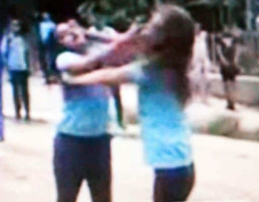 Así pelean las colegialas en la capital