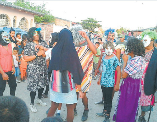 Mojigangas no pasan de moda en Honduras