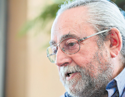 'La poesía es la más pobre de las artes”