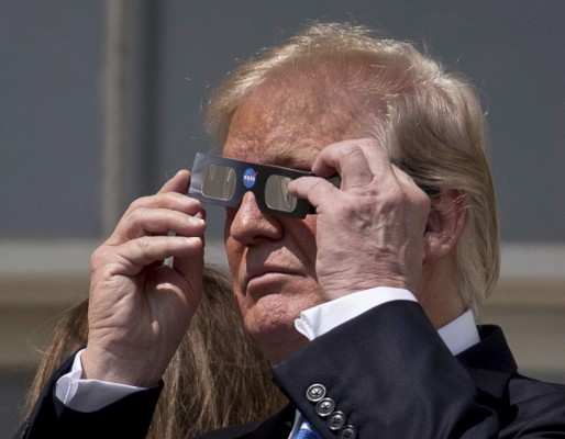 Así vio el eclipse solar la familia Trump en EEUU