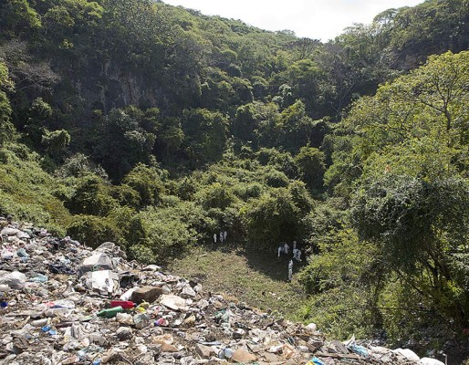 México revisa ladera en busca de estudiantes