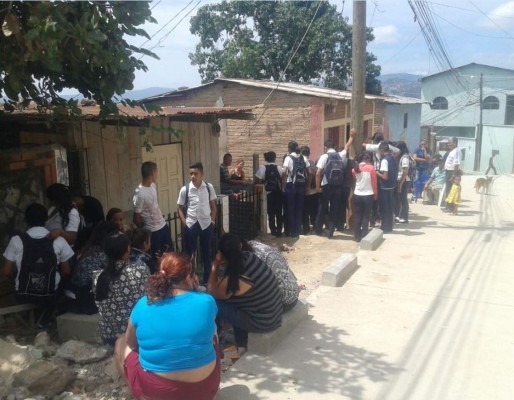 Velan en colonia Las Pavas a niña de 14 años apuñalada por exnovio