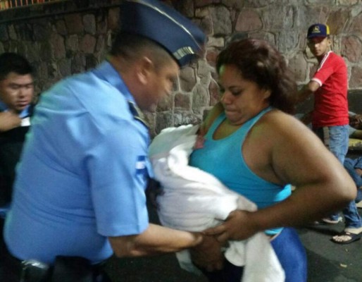 Rescatan a recién nacido abandonado en colonia de la capital