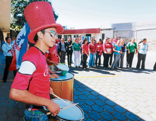 Fiesta del fútbol con la Copa de la final hondureña