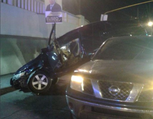 Aparatoso accidente frente al aeropuerto Toncontín deja una persona herida