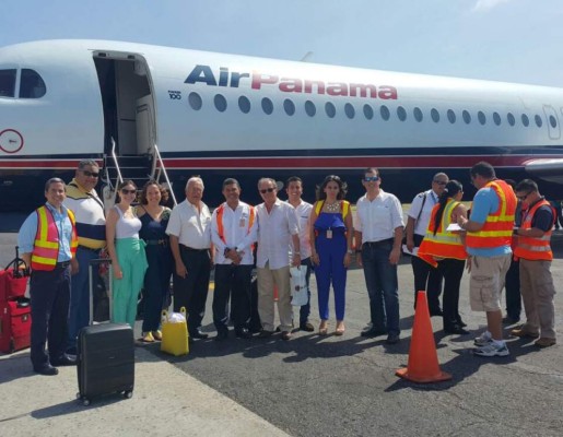 Ejecutivos de Air Panamá llegan a Roatán