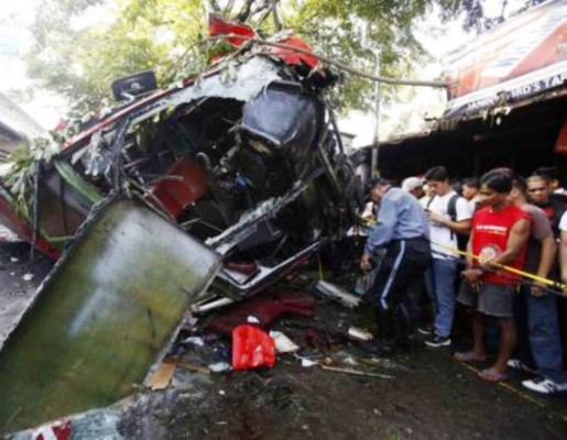 13 muertos en accidente de autobús