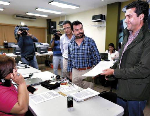 Ricardo Álvarez pide recuento general de votos