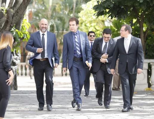 Nasralla dice que Libre apoyaría la reelección presidencial