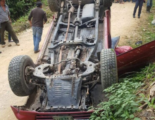 Accidente deja una mujer muerta y seis heridos en Peña Blanca, Cortés