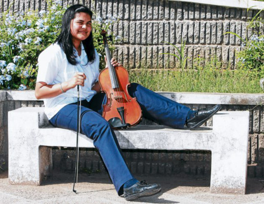 'Yo seré la maestra de viola que necesita mi escuela”