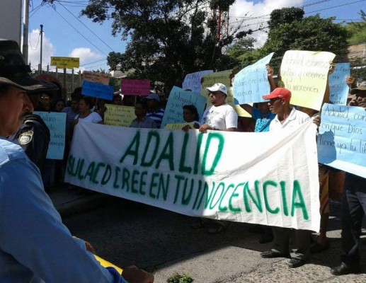 Plantón en capital de Honduras a favor del alcalde de Sulaco