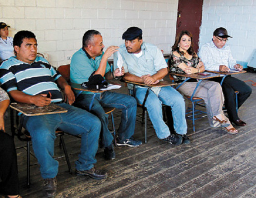 Honduras: Obreros y maestros a protesta