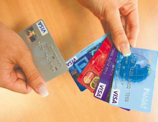 Emisoras elevan las tasas de interés a tarjetas de crédito