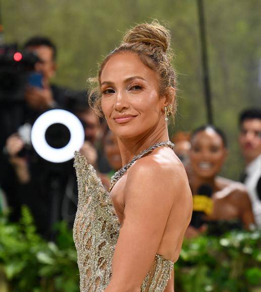 Jennifer López y su brillante look en la Met Gala 2024