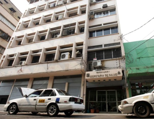 Reportan derrame de químico en Secretaría de Salud