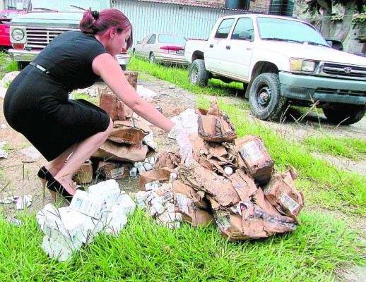 Presidente emplaza a ministra de salud por fármacos enterrados