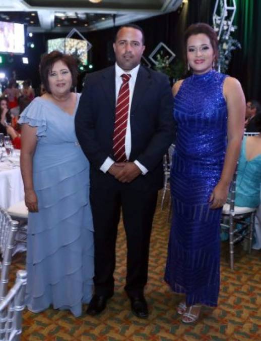 Ellos fueron los mejores vestidos en la Prom 2017 de la Elvel School