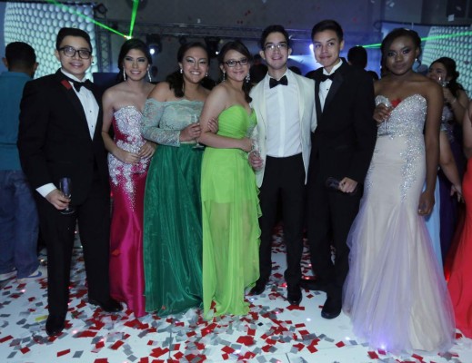 Elegante baile de graduación protagonizado por los seniors de la Hillcrest School