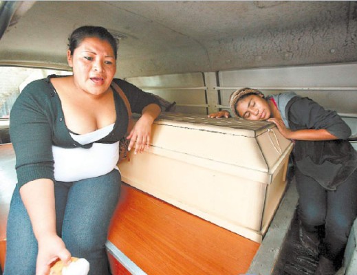 Paciente del HEU se cae de una camilla y muere