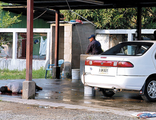 Acribillan a cuatro jóvenes en car wash de San Pedro Sula