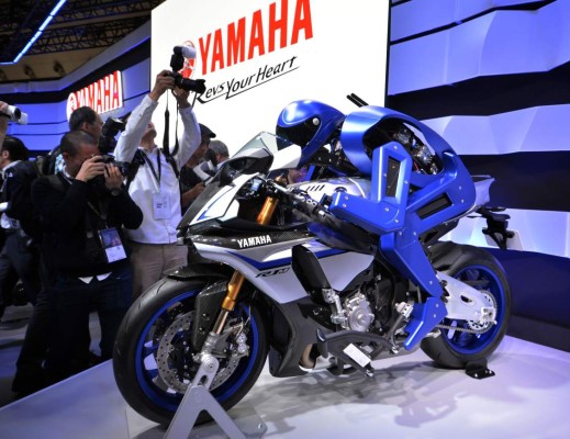 Yamaha llevó a Tokio un robot motociclista