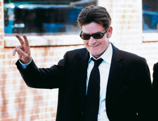 Charlie Sheen anuncia su retiro de la pantalla chica