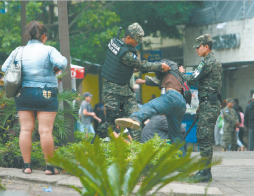 Libre de vendedores Paseo Liquidámbar ante blindaje policial