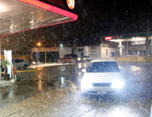 Lluvia provoca caos en la capital hondureña