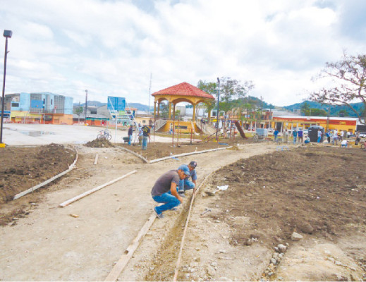 A punto de finalizar remodelación de plaza